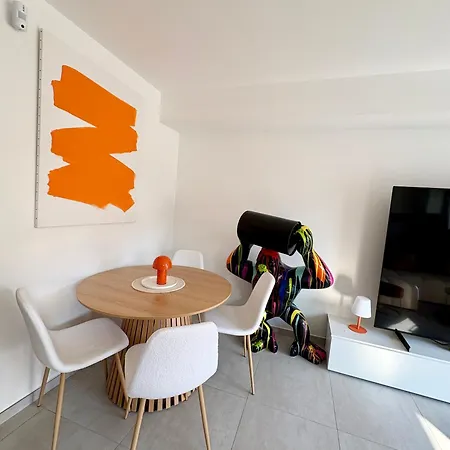 Belle Dans Neuve Avec Piscine Séjour chez l'habitant