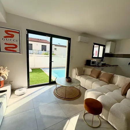 Belle Dans Neuve Avec Piscine *