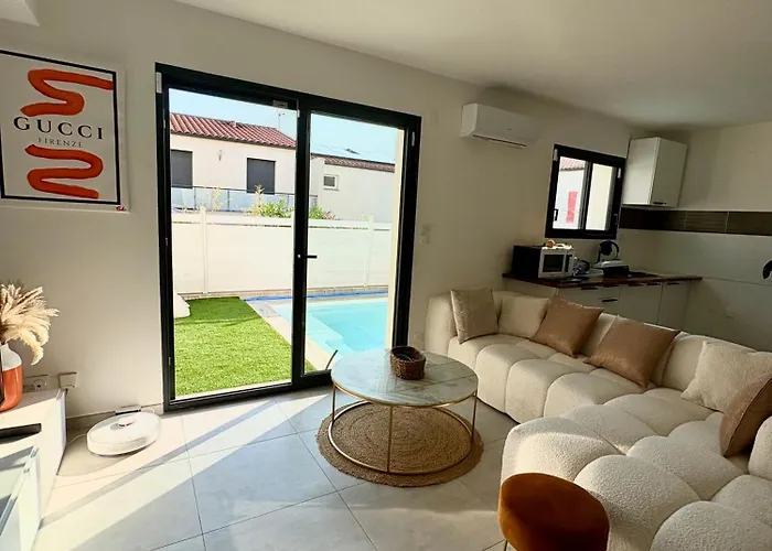 Belle Dans Neuve Avec Piscine *